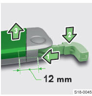 Skoda Karoq. Schlüsselbatterie wechseln