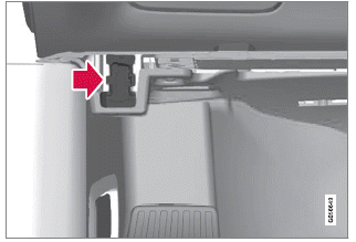 Volvo XC40. Geräte an den Diagnoseanschluss des Fahrzeugs anschließen